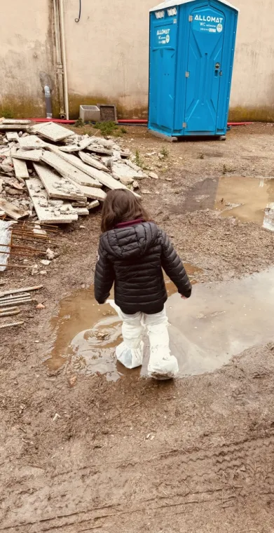 Ma fille qui s’amuse au chantier 😂, Saint-Raphaël, DG CONCEPT DECO